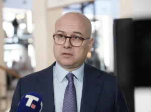 Вучевић: Међународна заједница хитно да реагује на континуирано угњетавање Срба