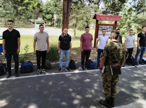 Нове генерације војника примљене на служење војног рока у касарне у Сомбору, Ваљеву и Лесковцу