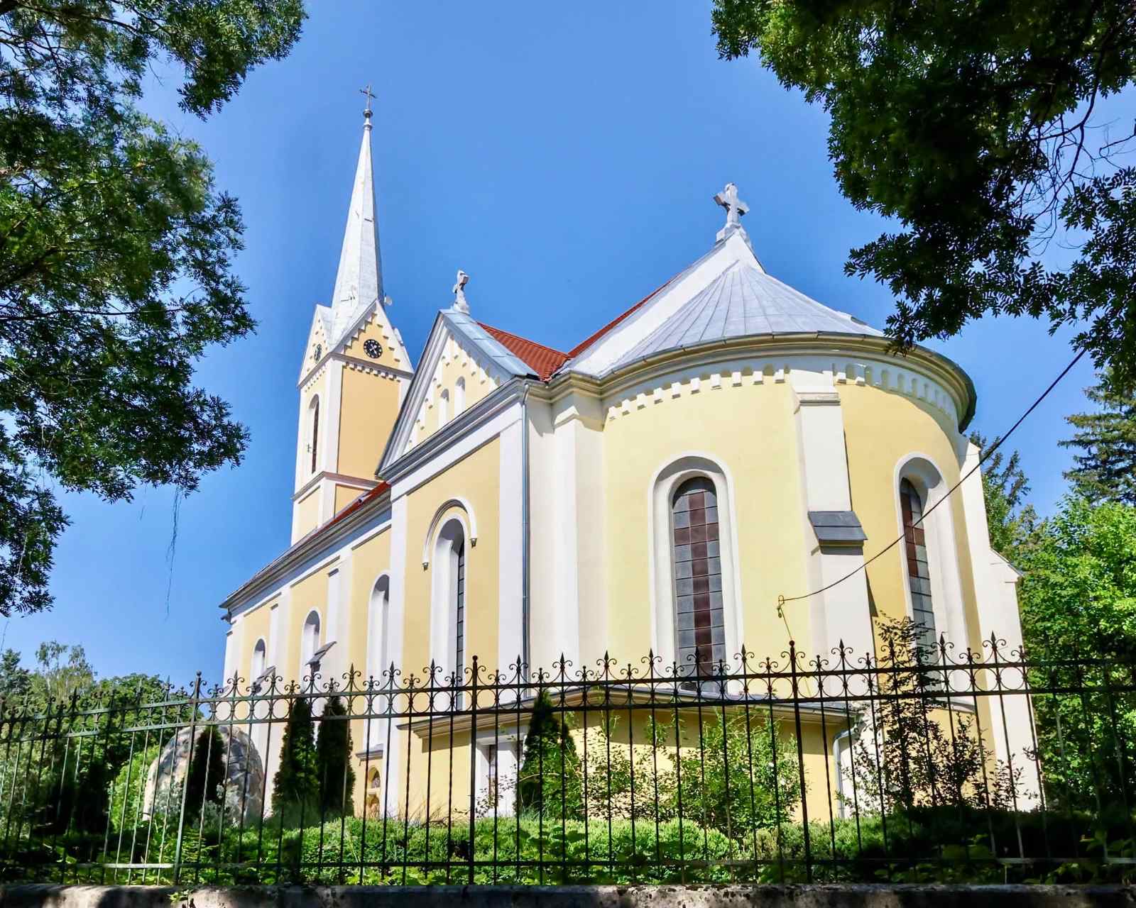 Обновљена фасада Цркве Краљице Мађара у Телечкој