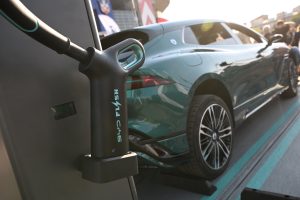 Стела Ли најавила улагање у инфраструктуру за пуњење електричних возила у Srbiji;BYD у Београду напунио ауто за 8м54с