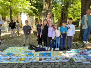 Базар уџбеника у Апатину окупио велики број ученика и родитеља