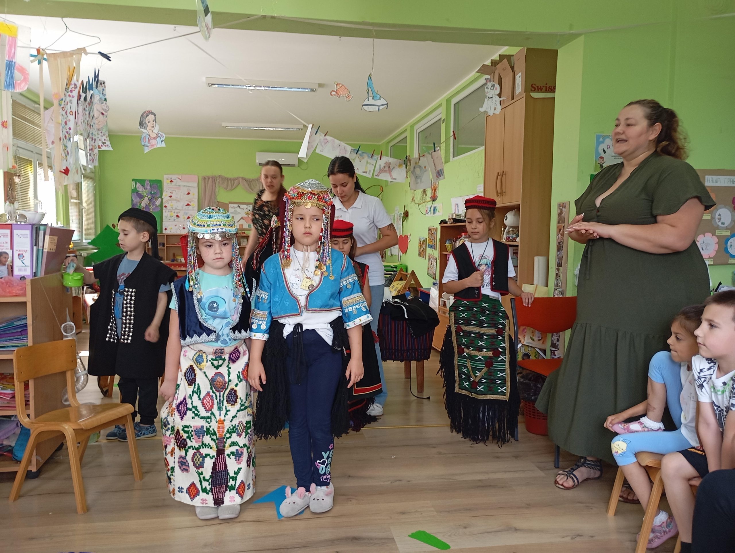 Деца кроз песму и игру упознала традицију Србије