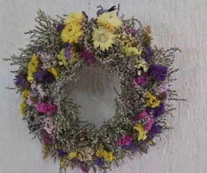 Tradicionalno pletenje ivanjskih venčića 6. jula u Čonoplji