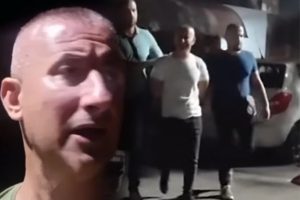 Полиција привела блокадера из Лознице! Претресен стан, одузет телефон, терети се за угрожавање сигурности! (ВИДЕО)