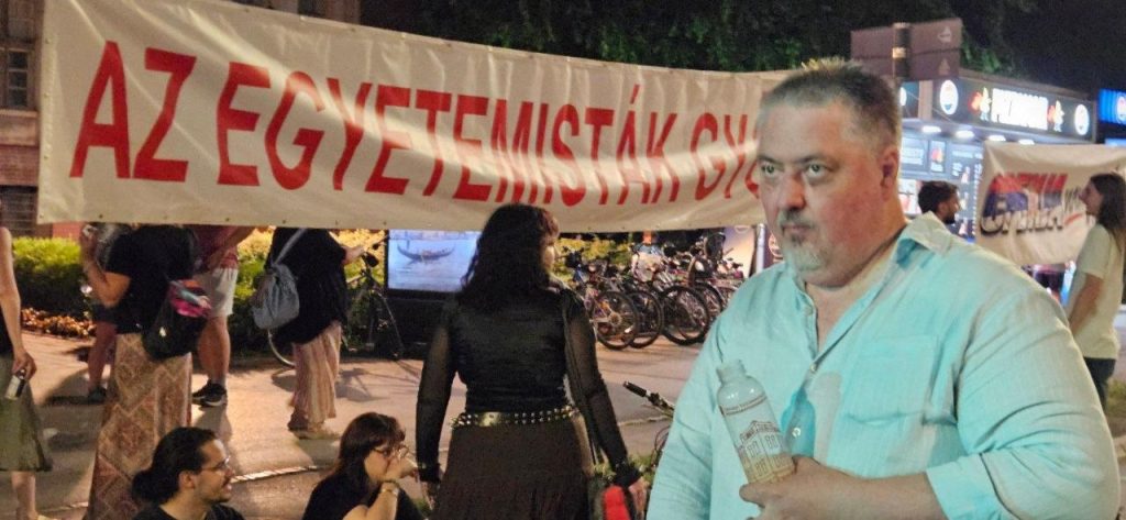 Скандалозно! Декан Економског факултета Чучковић пије ракију и блокира улице! Докле иде спрега блокадера професора и студената? (ФОТО + ВИДЕО)