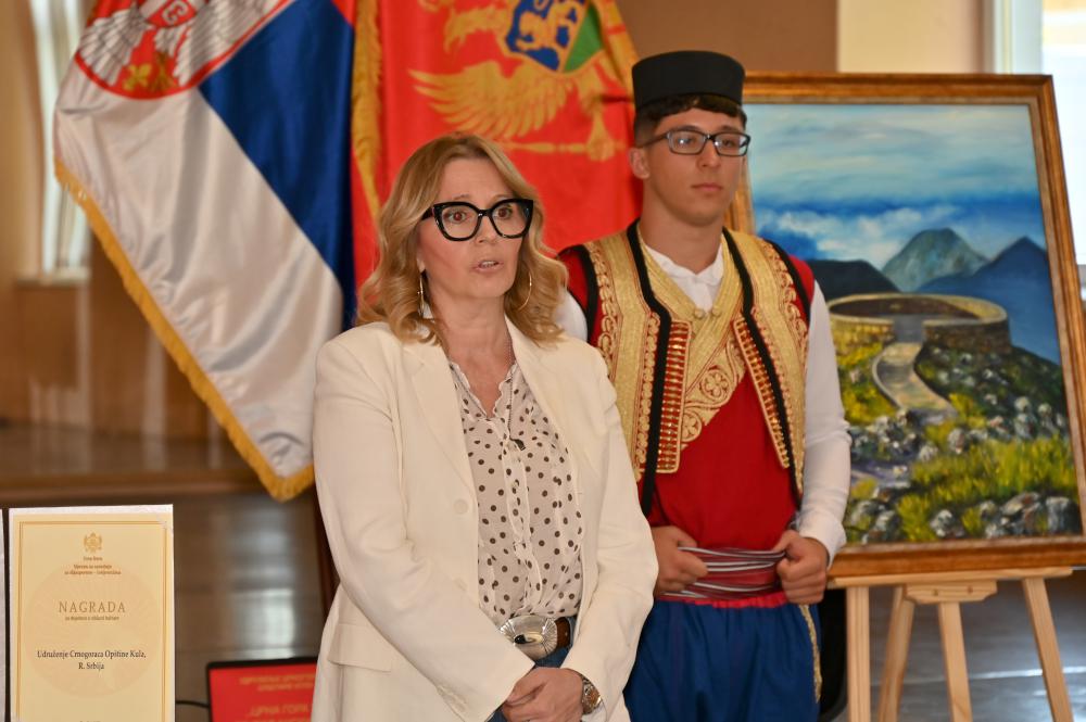 U Kuli otvorena izložba „Crna Gora u očima vojvođanskih slikara“
