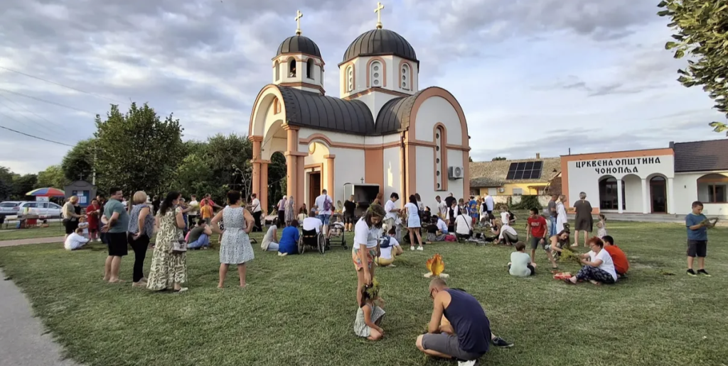 Pletenjem venčića obeležen Ivanjdan u Čonoplji