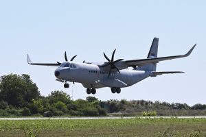 У току летачка обука у транспортној авијацијској ескадрили
