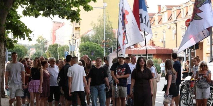 Брутално гажење Устава Србије! Блокадери уводе диктатуру!