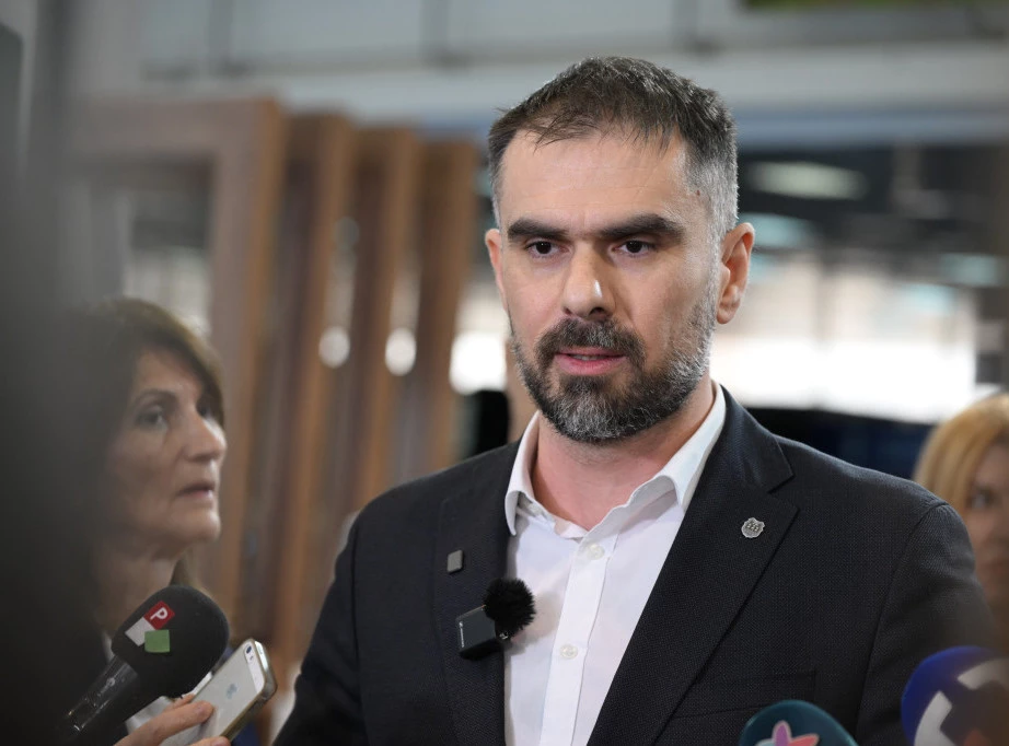 Мићин: Ускоро радови на реконструкцији дела Јовине гимназије, приоритет је безбедност