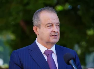 Дачић обишао припаднике Сектора за ванредне ситуације који гасе пожар у Брезници код Бујановца