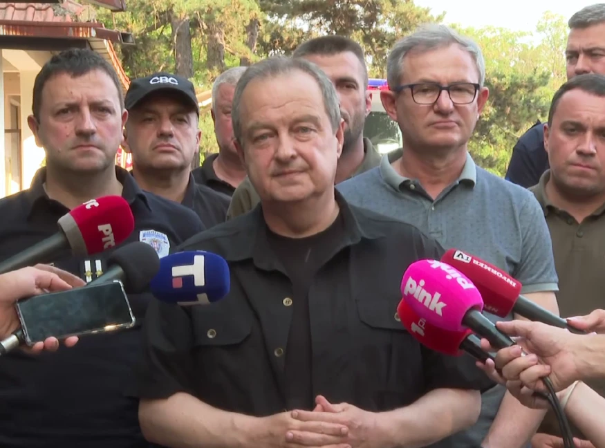 Дачић: Најтежа ситуација у Делиблатској пешчари, насеља и грађани сигурни