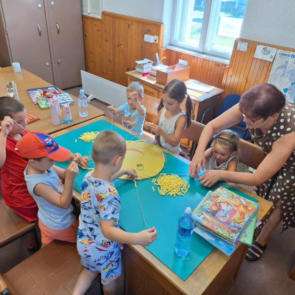 Предшколци из Дорослова уживали у летњем дружењу у библиотеци