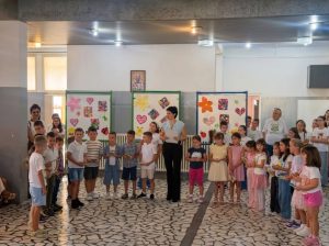 У Сивцу свечано дочекано 65 ђака првака