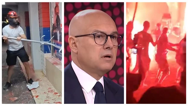 "НЕ СМЕ СЕ ЗАБОРАВИТИ ДА СУ ХТЕЛИ ДА УБИЈУ И СПАЛЕ ДРУГЕ ЉУДЕ" Милош Вучевић о прошлогодишњим августовским нападима блокадера, погледајте снимке (ВИДЕО)