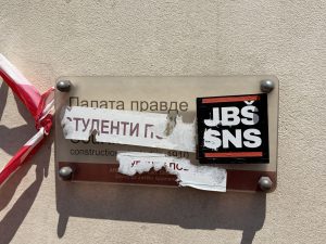 БЛОКАДЕРСКИ ФРОНТ ПУЦА ИЗНУТРА: Заборавили против кога су кренули, сада ратују једни против других