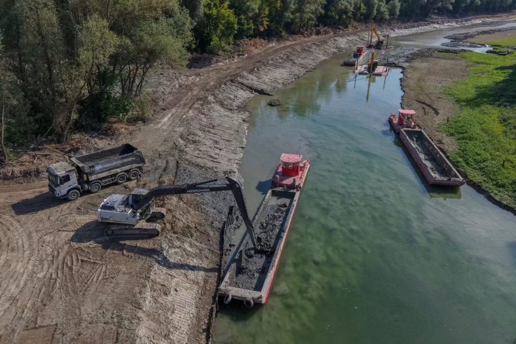 Продубљује се Барачки канал код Бездана због ниског водостаја Дунава