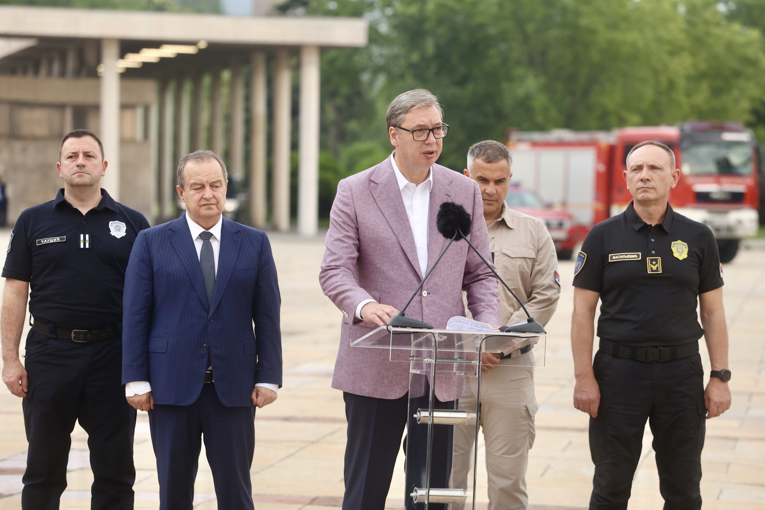 Вучић: Ове године купљено 51 возило за гашење пожара, набавићемо још 40