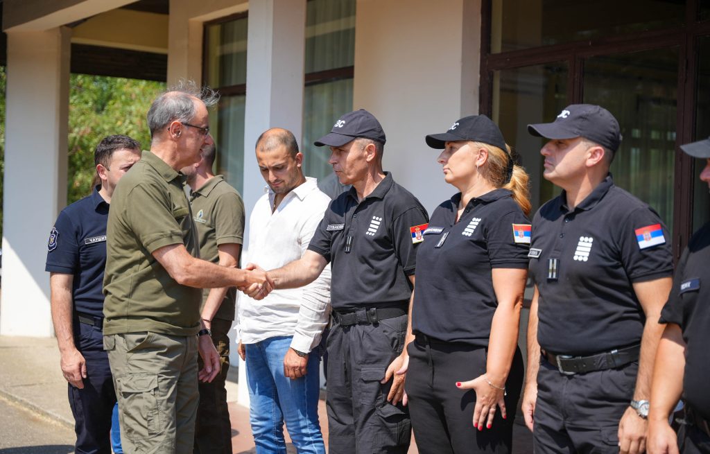 Мацут и Дачић обишли припаднике СВС и Хеликоптерске јединице у Делиблатској пешчари