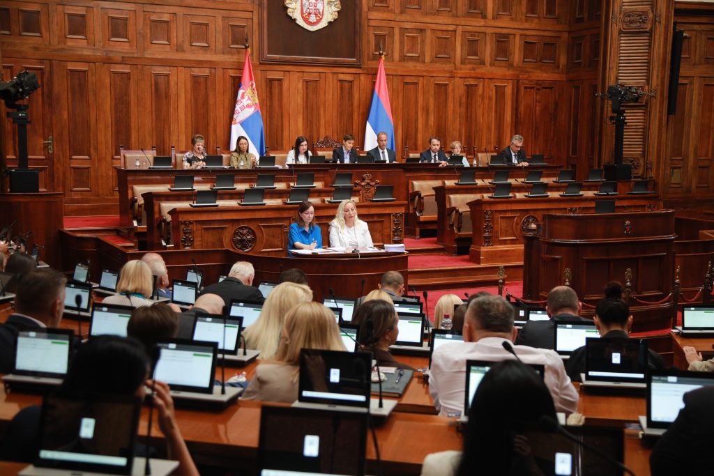 Скупштина усвојила ребаланс - више новца за инвестиције, здравство, помоћ грађанима