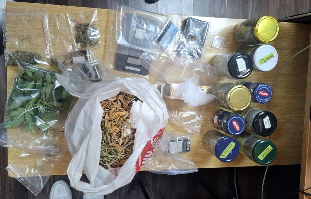 Uhapšen Somborac, pronađena droga i laboratorija za uzgoj marihuane