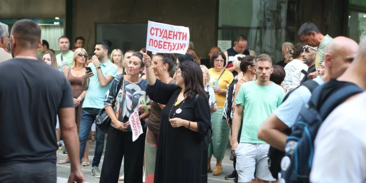 "Krezave-c?acike,-gazic?emo-vas-26.-oktobra!"-Blokaderi-u-novoj-akciji-Umobolni-komentari-gradjanima-koji-podiz?u-6.000-dinara-(FOTO)-
