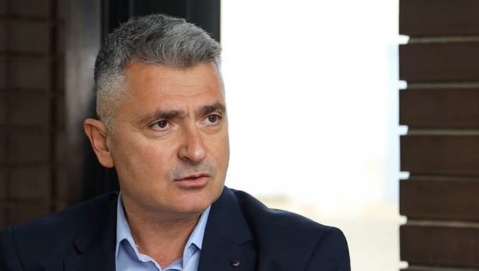 SKANDALOZNO!-PRVI-BLOKADER-SRBIJE-ILIJA-SRDANOVIC?-MALTRETIRA-Z?ENE-PO-KLINIC?KOM-CENTRU!-