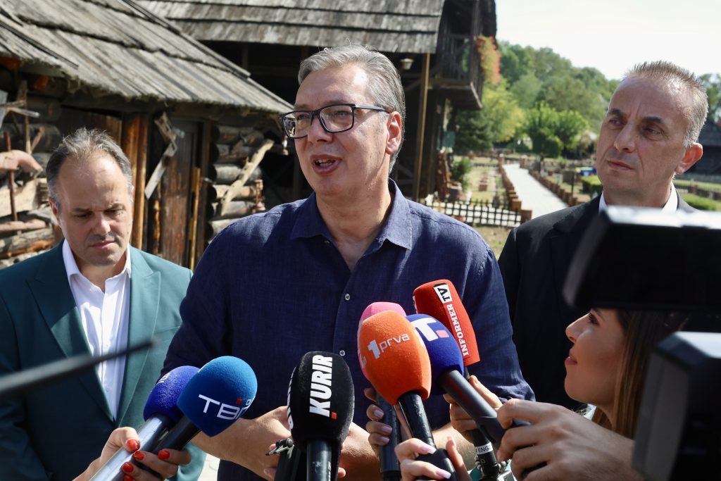 Вучић најавио реконструкцију средњошколског центра и Дома здравља у Великој Плани