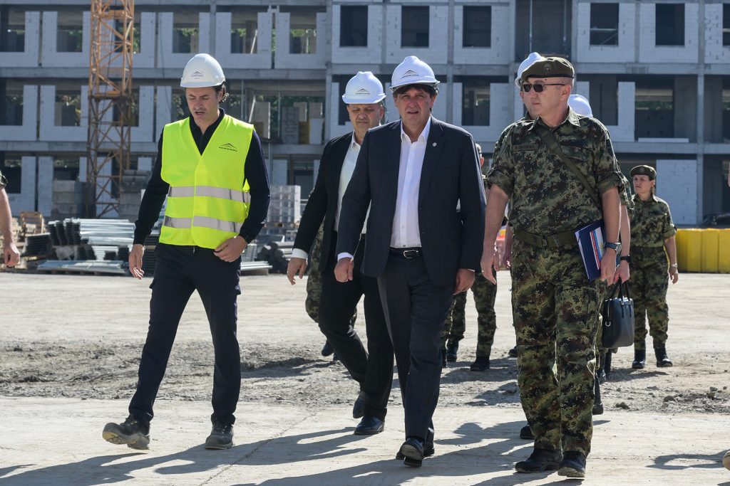 Гашић обишао радове на изградњи нове зграде Министарства одбране и Генералштаба Војске Србије