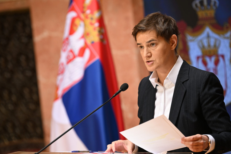 (VIDEO) Ana Brnabić izazvala paniku u studiju N1! Voditeljka joj otela papir, pa prekinula emisiju!
