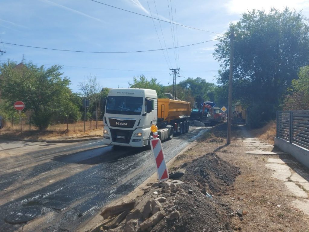 Улица Владе Ћетковића добија нови асфалт, саобраћај привремено обустављен