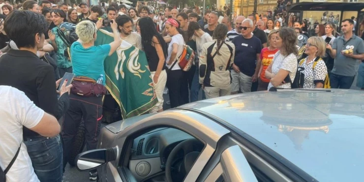 Blokaderi, zar vam ništa nije sveto?! Pogledajte poruku koju su ostavili majci sa bebom