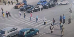 Погледајте овај дебакл: Већа је гужва испред добре пекаре, него што се блокадера скупило у центру Новог Сада (ВИДЕО)