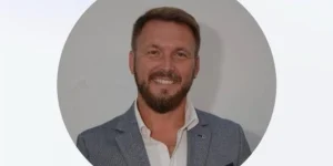(ФОТО) Скандал потреса 70. кандидата на блокадерској листиИ! Муж добијао бесплатно "Чаир", па наплаћивао штандове