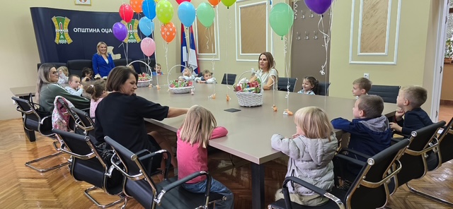 (ФОТО) Малишани из вртића „Полетарац“ у посети председници општине Оџаци