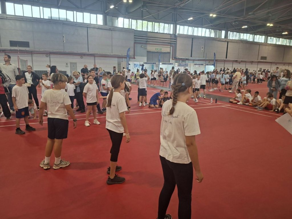 Somborski osnovci kroz igru i druženje uživali na Sajmu sporta