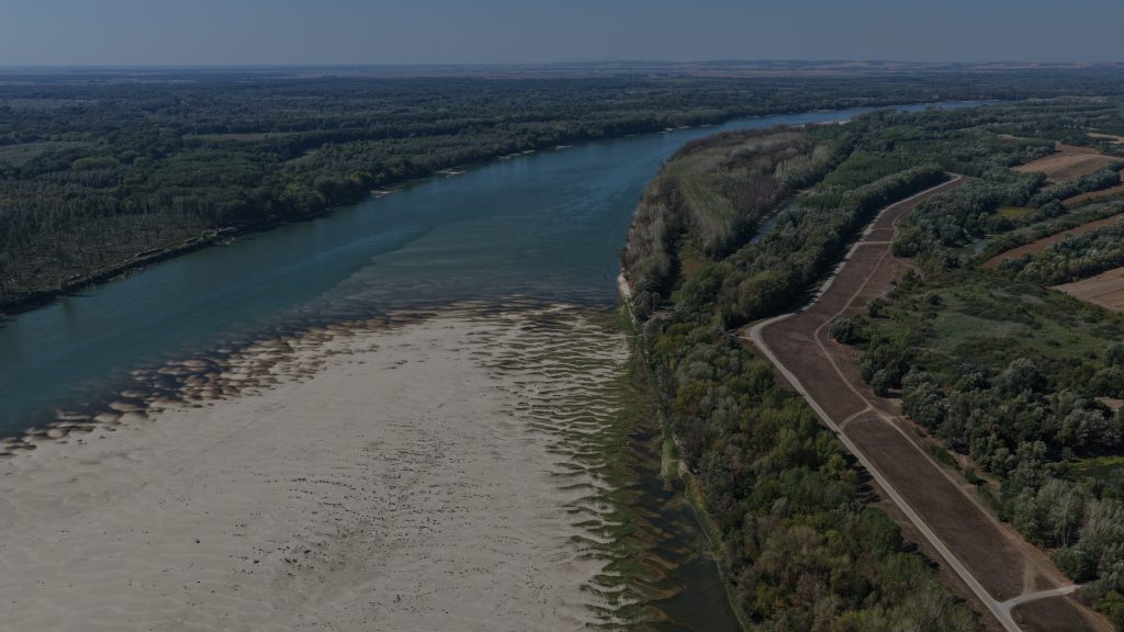 (ФОТО) Водостај Дунава код Апатина остаје веома низак, без значајнијег пораста у најави