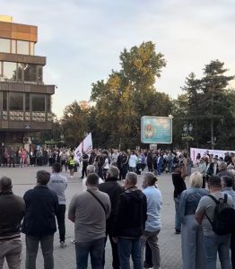 Дебакл Илије Срдановића у Врбасу: Ни у родном граду није успео да окупи масу – свега 370 људи на трибини!