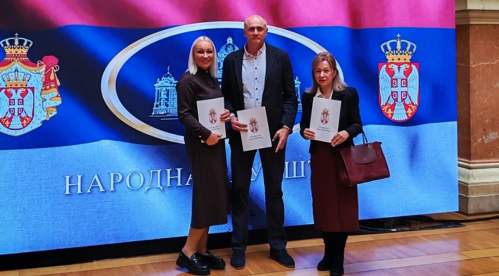U Narodnoj skupštini potpisani ugovori: Za tri ustanove iz Sombora više od 7,7 miliona dinara