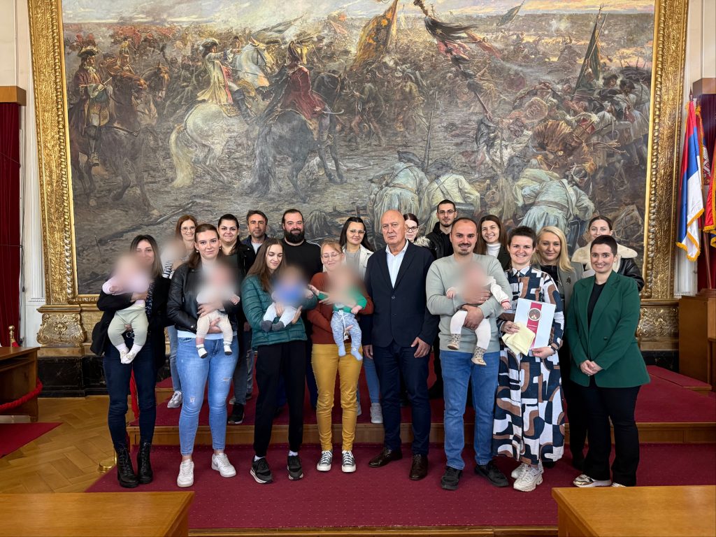 За лепши почетак родитељства: Град Сомбор пружио подршку за 44 мајке