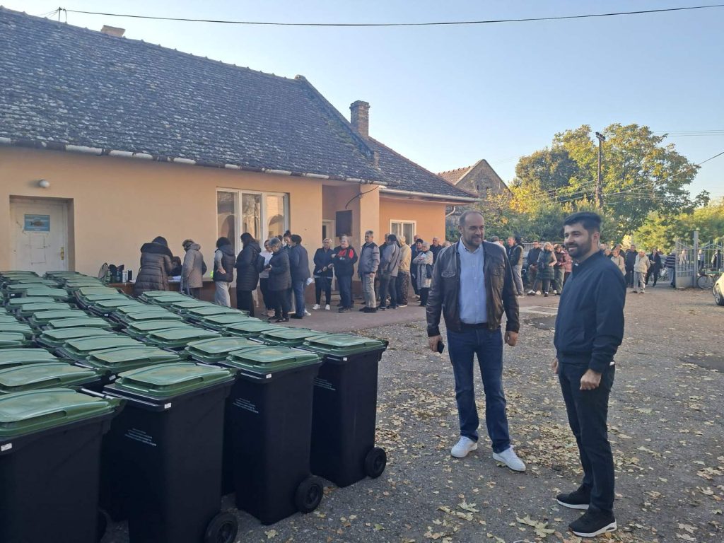 Нове канте за комунални отпад стигле у Кљајићево и Бездан