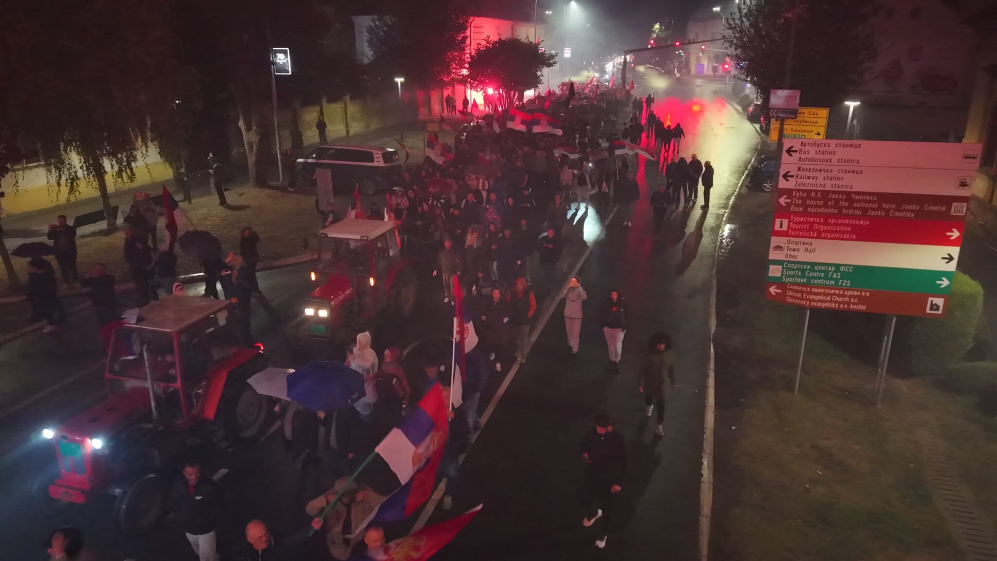 Погледајте величанствене кадрове из Старе Пазове: Велики број грађана у шетњи подршке