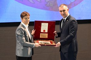 Свечаност поводом Дана БИА, Брнабић и Орлић положили венац испред Меморијалног зида