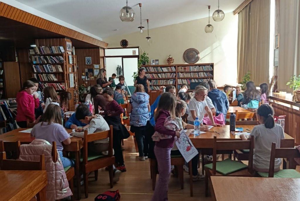 Ученици ОШ „Младост“ посетили Спомен-библиотеку у Пригревици током Дечје недеље