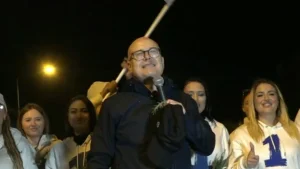 Вучевић на скупу у српској Атини: Нови Сад је слободан град, хвала свим окупљенима на истрајности! Идемо на изборе, идемо да победимо!