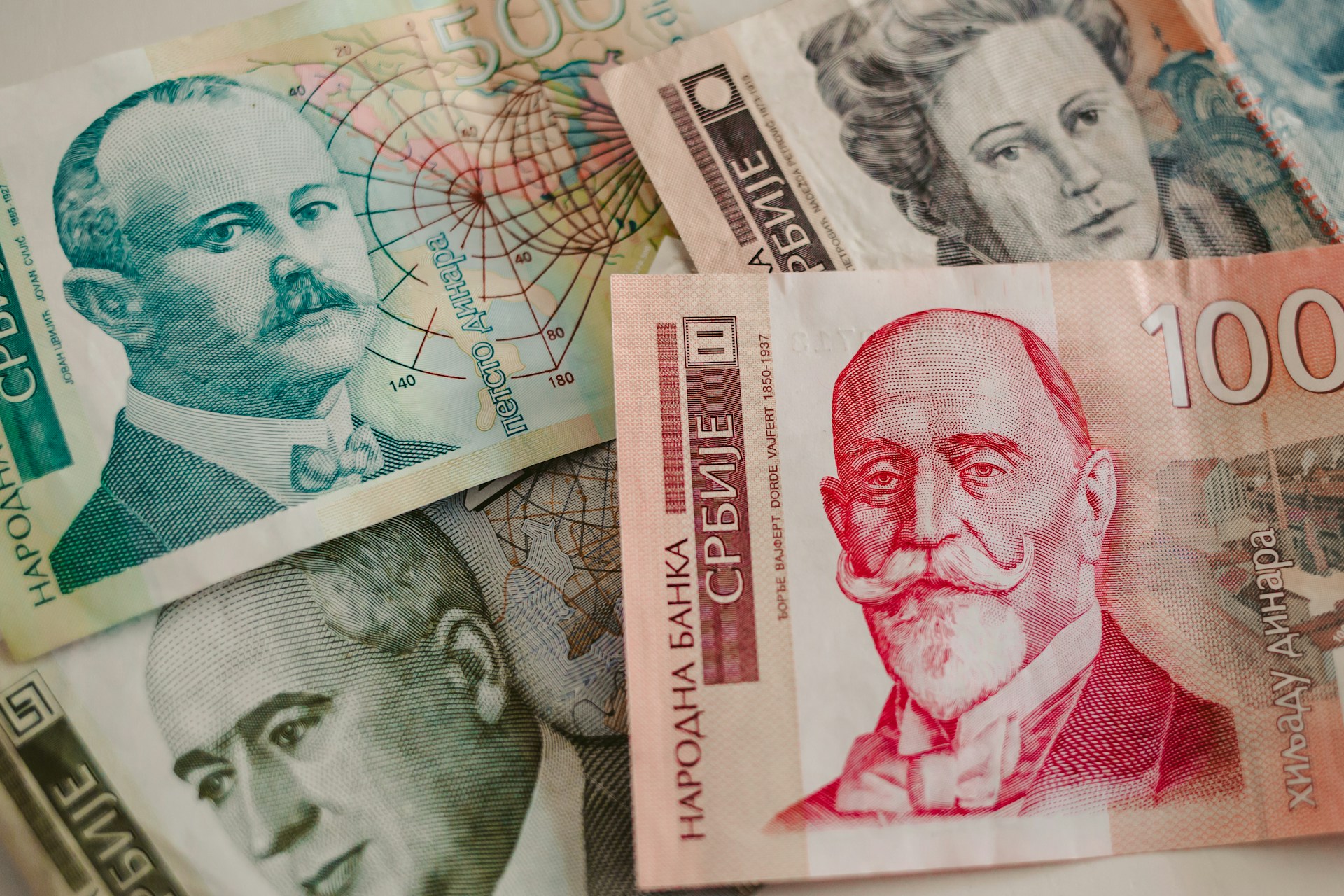 Просечна зарада у Србији у августу 117.282 динара, медијална 93.325 динара