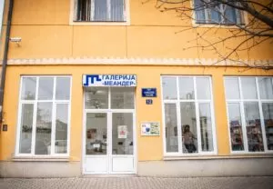 „Египатски модни трагови“ вечерас у Галерији „Меандер“