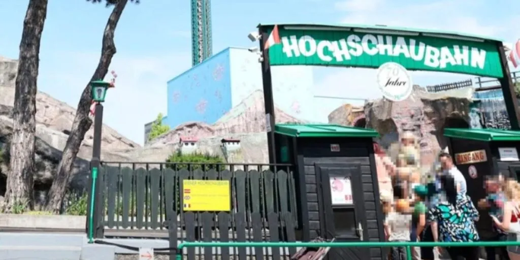 U-bec?kom-zabavnom-parku-"Prater"-vagon-izleteo-iz-s?ina-ima-povredjenih-