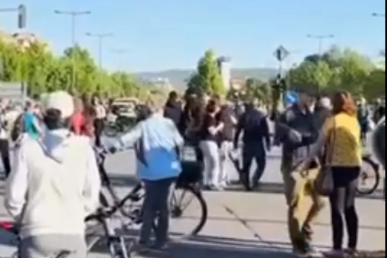 (VIDEO) Sve manje studenata, sve više haosa: Protesti blokadera bez ikakvog cilja!