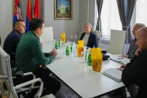 Пчелари из Апатина уз подршку општине настављају развој производње
